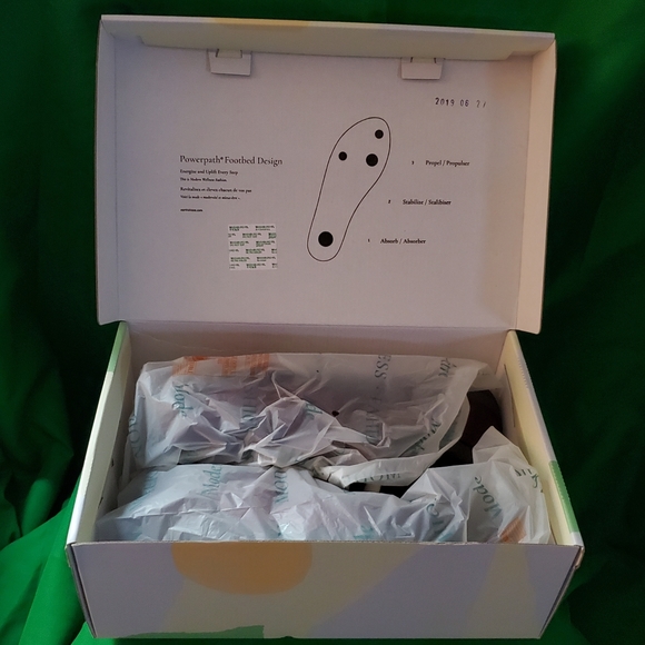 NEW Earth Origins Leather Clogs in Rouge Merlot - Picture 14 of 16